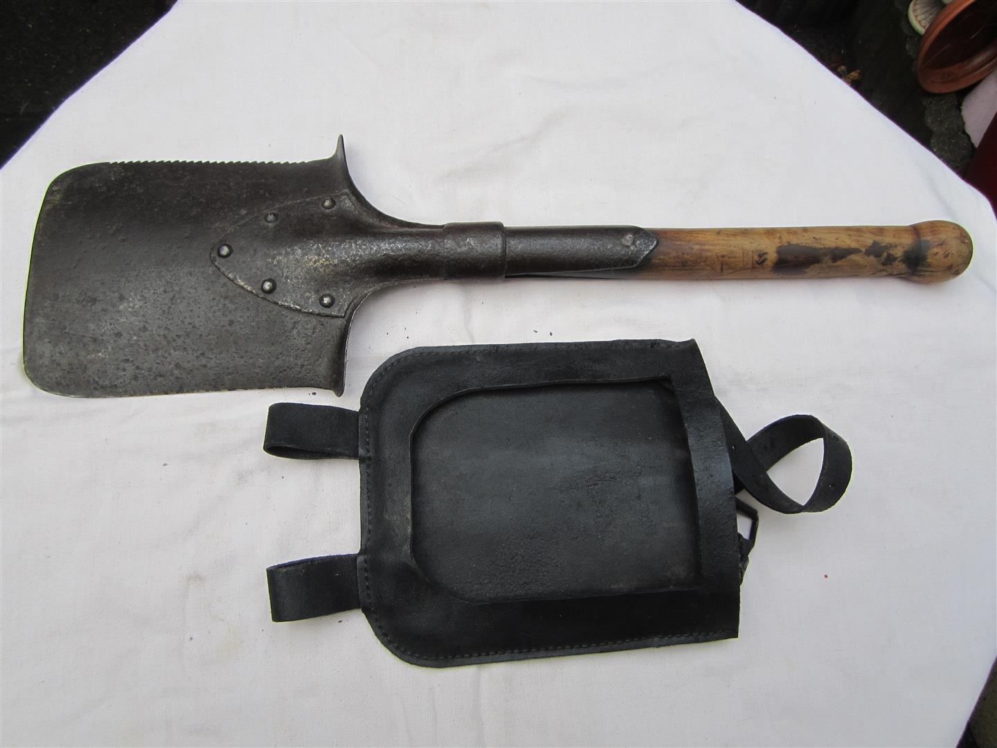 WW1 German Pioneers Entrenching Tool & Cover